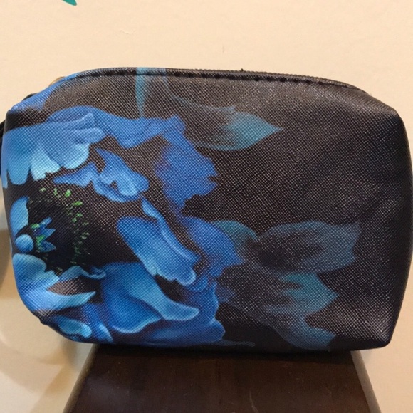 🆕 White/Maroon Crossbody w/Matching Coin  Bag - Picture 6 of 7